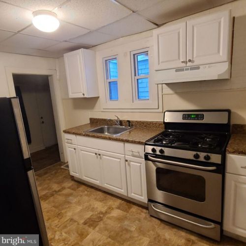 124 Lower Oak St, Wilmington, DE 19805-4851