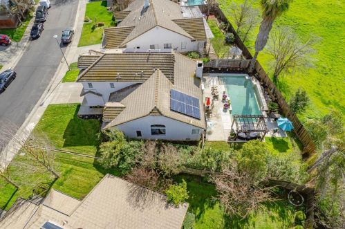 8856 Hiddenspring Way, Elk Grove CA  95758-6153 exterior