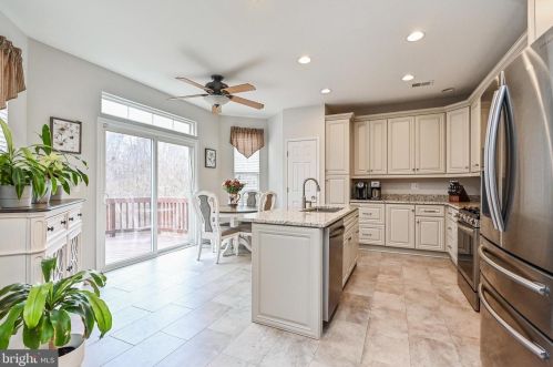 1746 Ann Scarlet Ct, Woodbridge VA  22191-3992 exterior