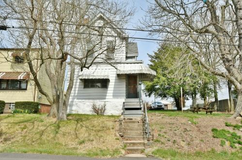 2019 Wesley St, Mckeesport, PA 15132-7638