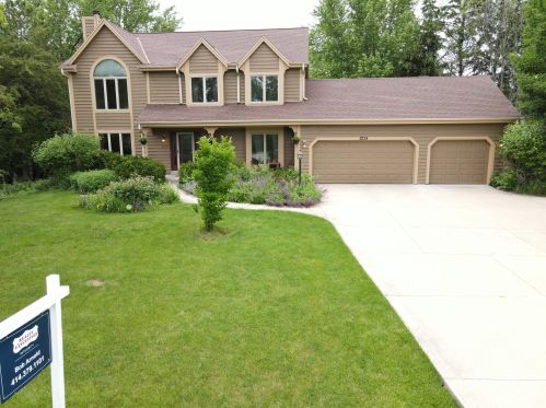 2234 Glenbrook Ln, Thiensville WI  53092-3116 exterior