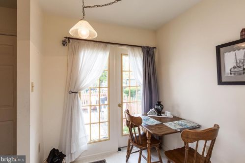 18 Townsend Ct, Lancaster PA  17603-6797 exterior