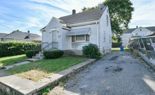 18 Hillview Ave, Waterbury, CT 06704-2638