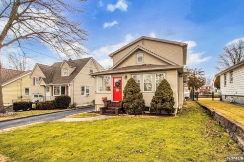 491 James St, N Milford NJ  07646-1023 exterior