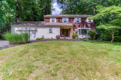 6 Falcon Rd, East Brunswick, NJ 08816-2715