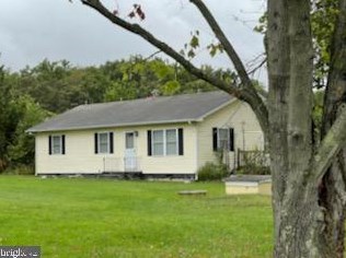 814 Chilton Rd, Montross, VA 22520-2612