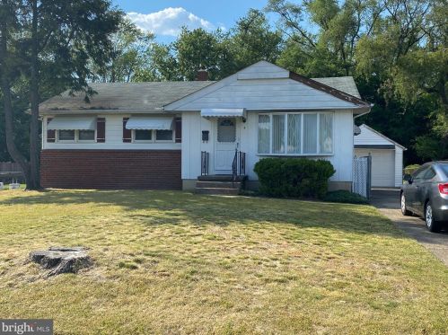 5 Glenview Dr, Riverton, NJ 08077-2135