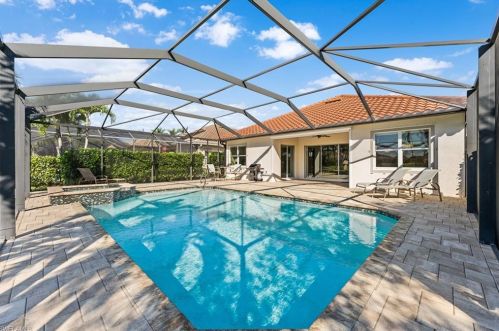 9463 Quarry Dr, Naples FL  34120-5223 exterior
