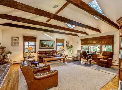 10 Woodfield Ave, Northport NY  11768-2439 exterior