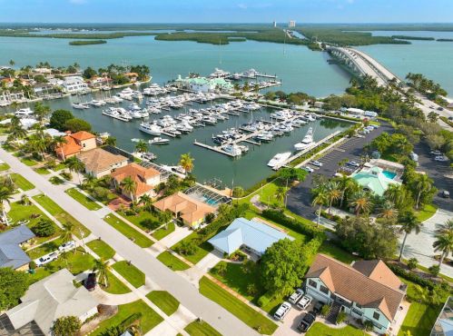 813 Buttonwood Ct, Marco Island FL  34145-2300 exterior