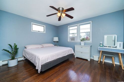 88 Doges Promenade, North Lindenhurst NY  11757-6405 exterior