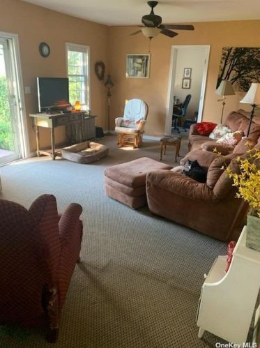 1233 5th St, Babylon NY  11704-4535 exterior