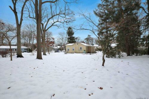 46 Olive St, Lake Grove NY  11755-3108 exterior