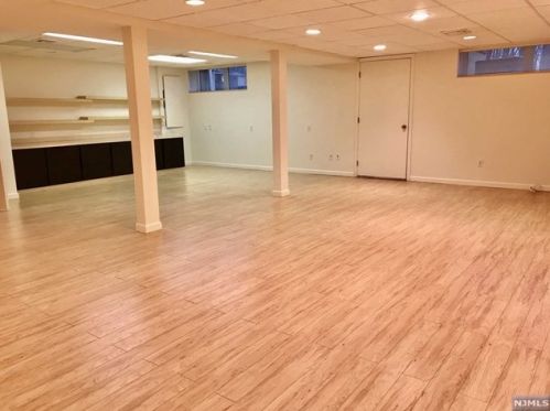 20 Rio Vista Dr, Allendale NJ  07401-1624 exterior