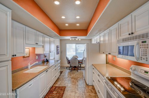 10631 Brookside Dr, Sun City, AZ 85351-1115
