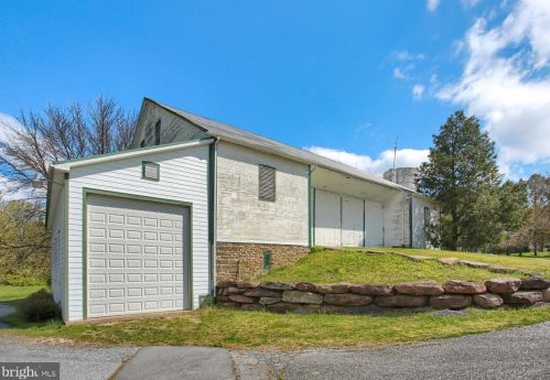 6411 Devonshire Hts Rd, Harrisburg PA 17111-4818 exterior