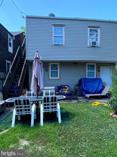 1216 Derry St, Harrisburg PA 17111-1141 exterior