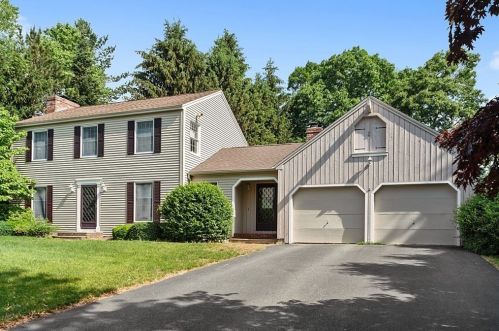 14 Grove Heights Dr, Worcester, MA 01605-3146