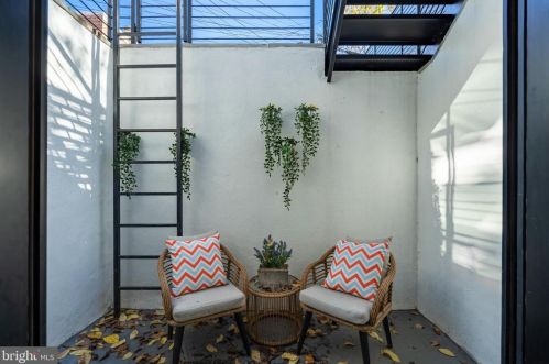 1419 10 St, Washington DC 20001-3214 exterior