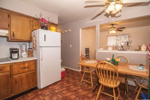 15 3rd Ave, East Rockaway, NY 11518-1914