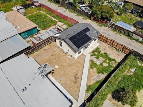2720 Sparks Way, Modesto CA  95350-1744 exterior