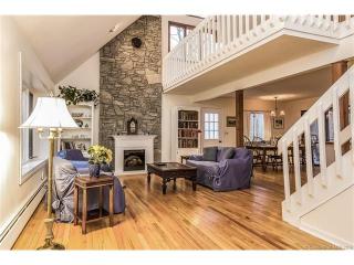 134 Talcott Rd, Guilford, CT 06437-1633
