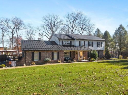 454 Woodland Rd, Walnutport, PA 18088-9621