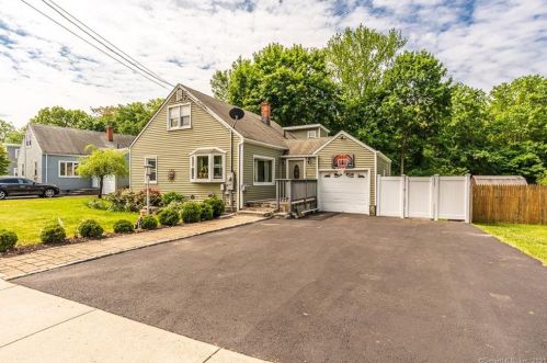 272 Pasadena Pl, Bridgeport, CT 06610-1211
