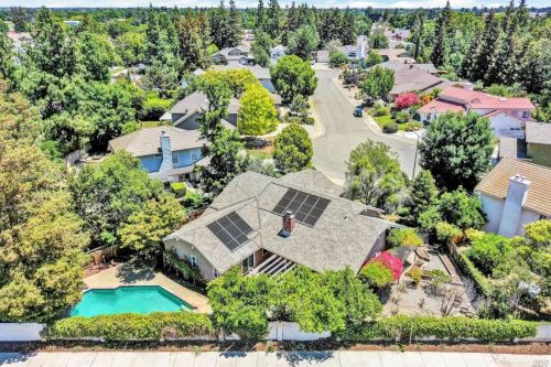 1390 Estates Dr, Liberty Farms, CA 95620-3200