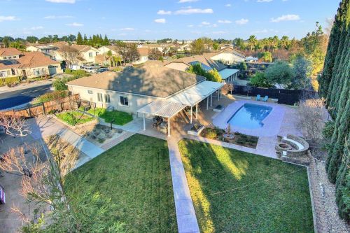 131 Feather Riv Cir, Vacaville CA 95688-8749 exterior
