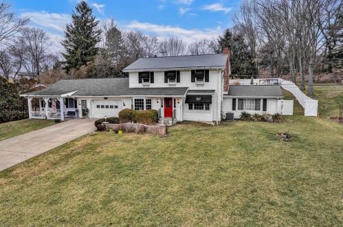 121 Pinebrook Dr, Beaver Falls, PA 15010-1257
