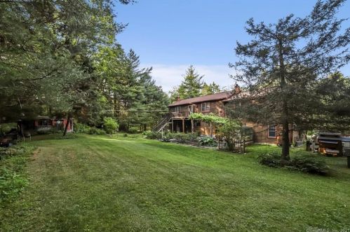 646 Branchville Rd, Ridgefield CT  06877-6128 exterior