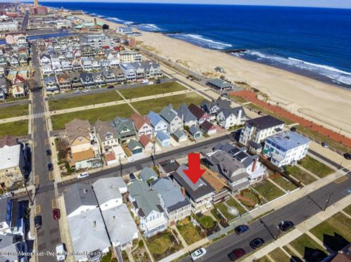 11 Pitman Ave, Ocean Grove, NJ 07756-1622