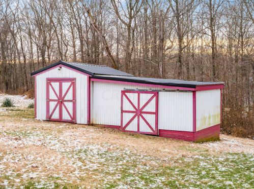 8090 Rdg Rd, Zanesville OH  43701-7869 exterior