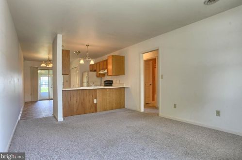 8 Southpoint Dr, Navy Sup Dpt, PA 17055-4251