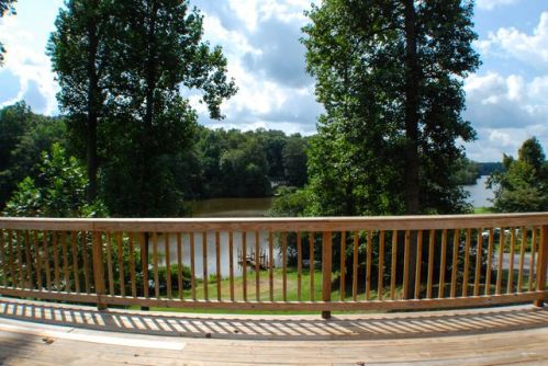 6838 Lakeshore Dr, Quinton, VA 23141-1239