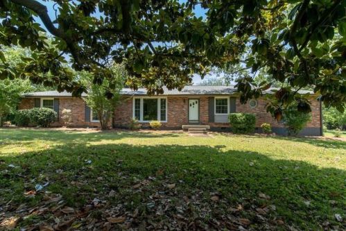 460 Walton Ferry Rd, Hendersonville, TN 37075-4128