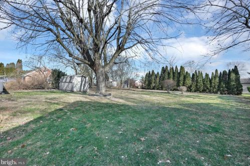 1829 Basin Hill Blvd, Carlisle PA  17013-1111 exterior