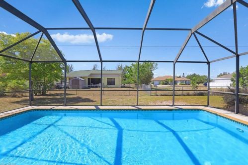 422 21st St, Cape Coral, FL 33990-4338