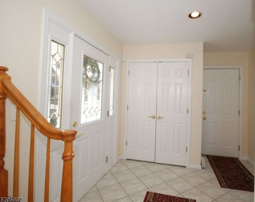 46 Turnberry Rd, West Paterson, NJ 07424-1675
