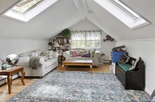 17 Colonial Dr, Allendale NJ  07401-1401 exterior