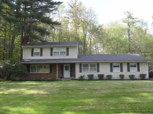 27 Oriole Dr, Woodstock, NY 12498-1920