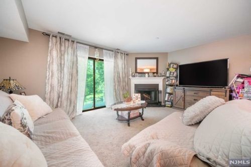 9 Lawrence Ct, Teaneck NJ  07666-6489 exterior