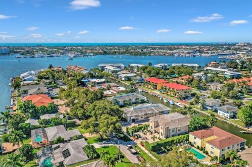 1481 Chesapeake Ave, Naples, FL 34102-0505