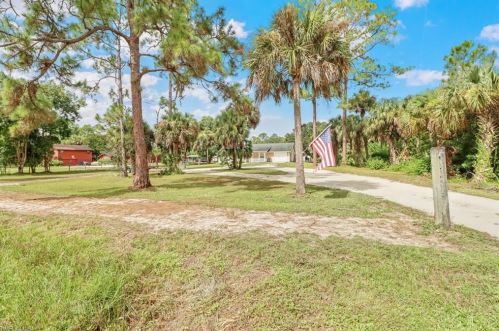 421 7th St, Naples, FL 34117-2128