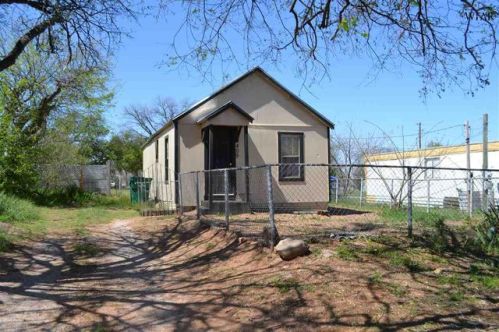409 7th St, Burkburnett, TX 76354-1919