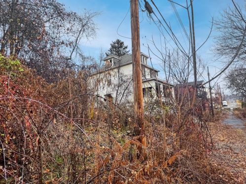 908 Ridge St, Mckeesport, PA 15132-2229