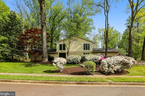 6626 Goldsboro Rd, Falls Church, VA 22042-4142