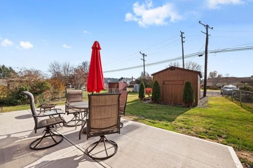 344 Spg Vly Rd, Pittsburgh PA 15243-1418 exterior