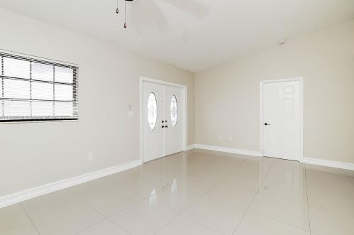 2601 71st Pl, Hialeah FL  33016-5415 exterior